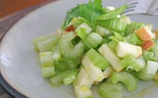 Untuk ibu rumah tangga pemula: cara menyiapkan salad